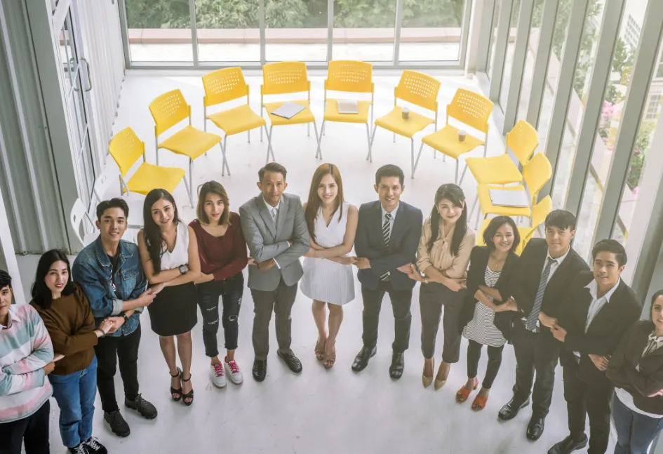 Hình ảnh mô tả các xu hướng tương lai của cá cược trực tuyến, với công nghệ di động và AI.